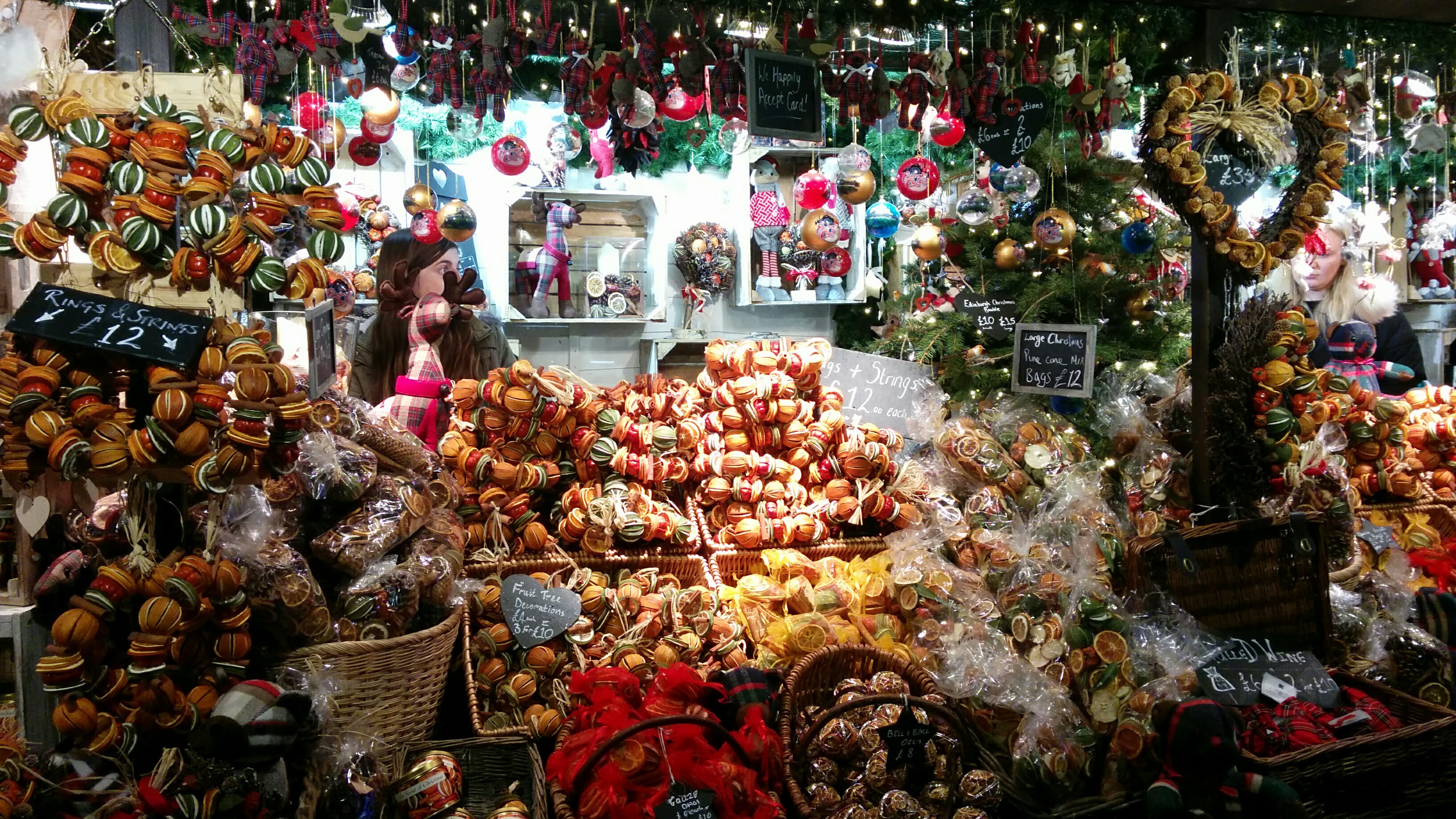 写真大量 巨大 エディンバラのクリスマスマーケット プレゼントのアイディア等 コスモポリタン エンジニアライフ