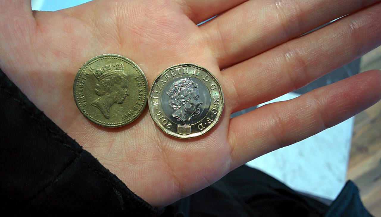 旧硬貨イギリス1ポンド硬貨150枚